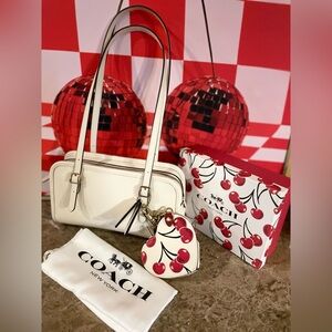 COACH NWT Glove Swing Zip Shoulder Bag W/Boxed Cherry Leather Heart Coin Purse
